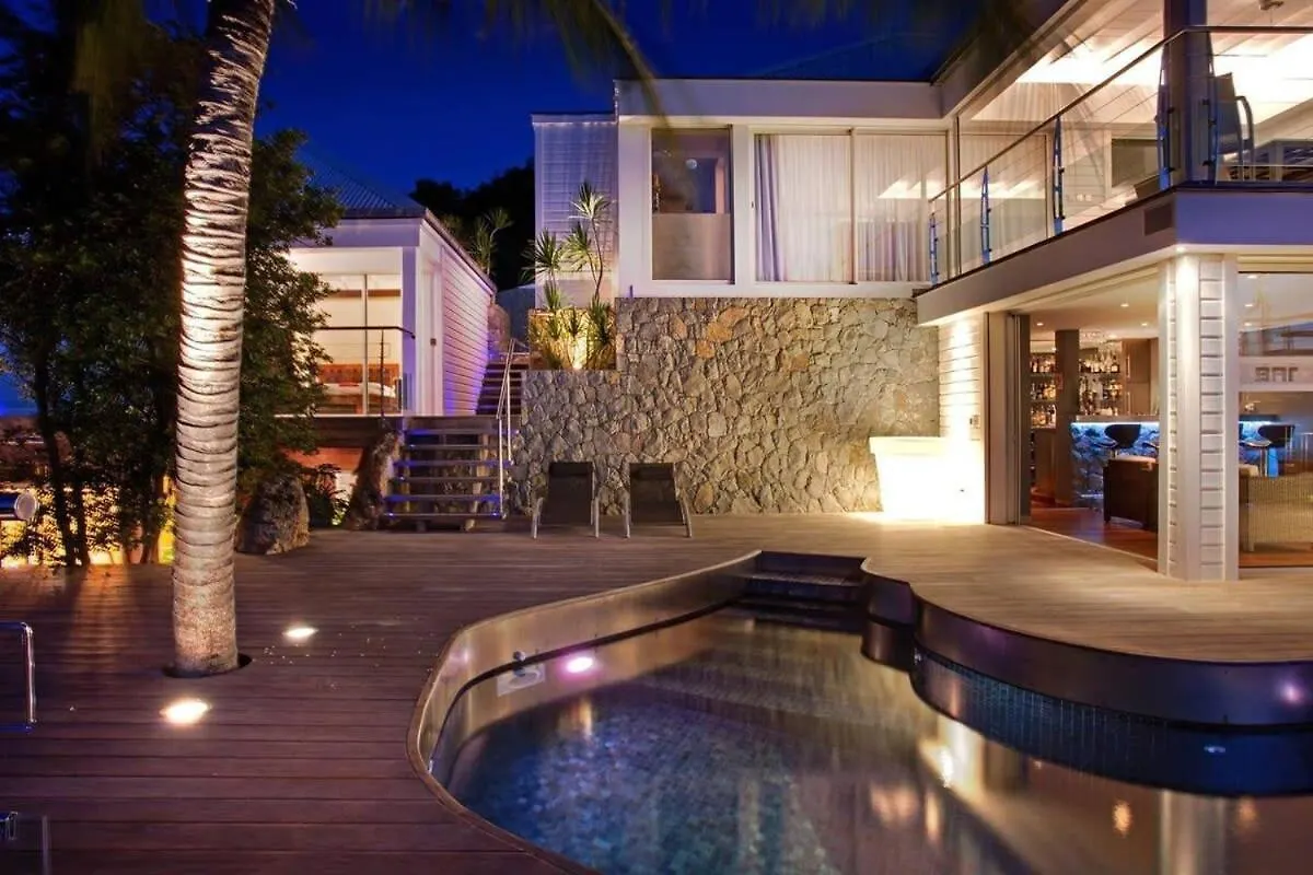 4BR - Futuristic Villa Γουσταβία